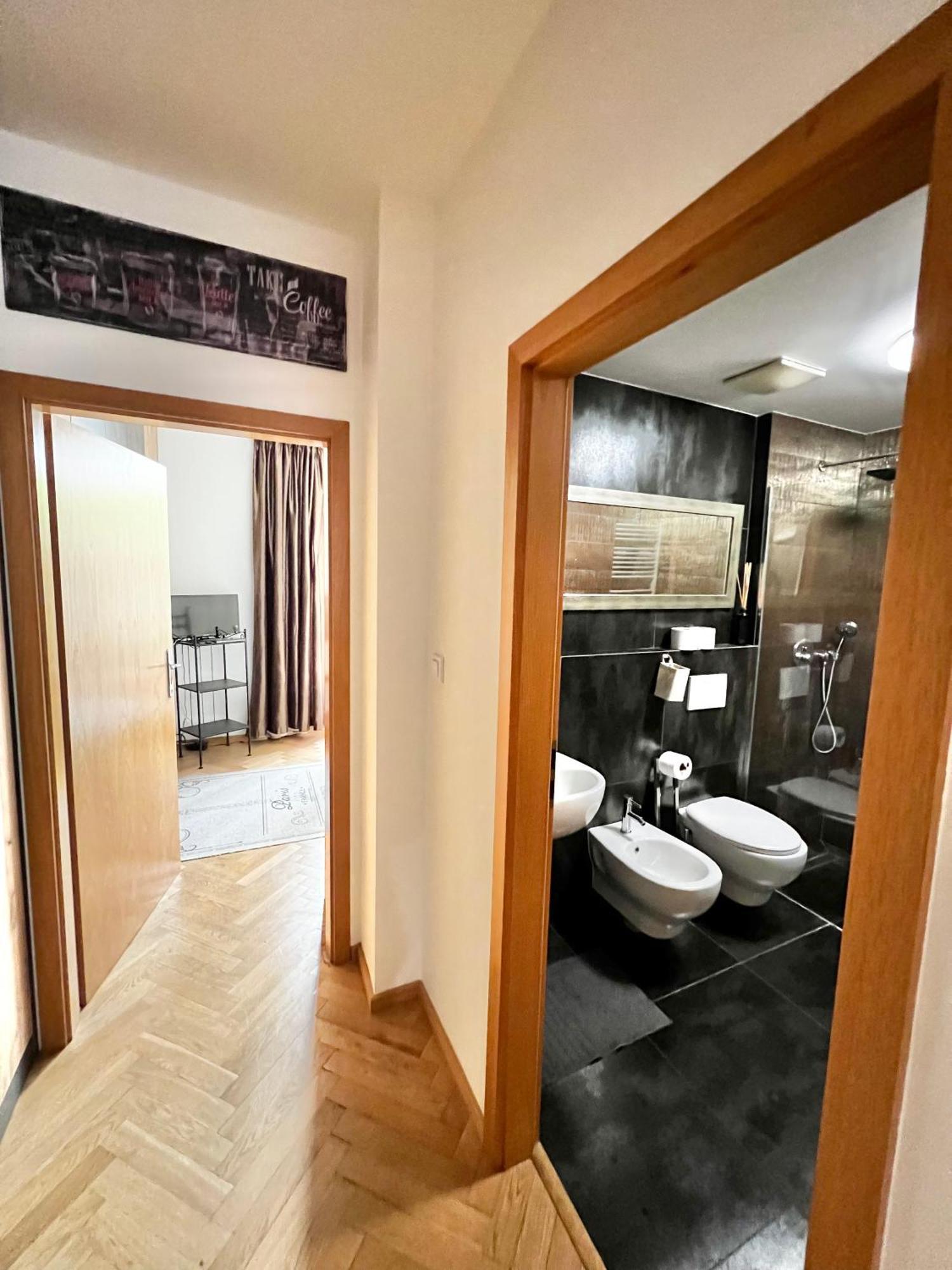 Old Town - Terrace & Parking Apartment